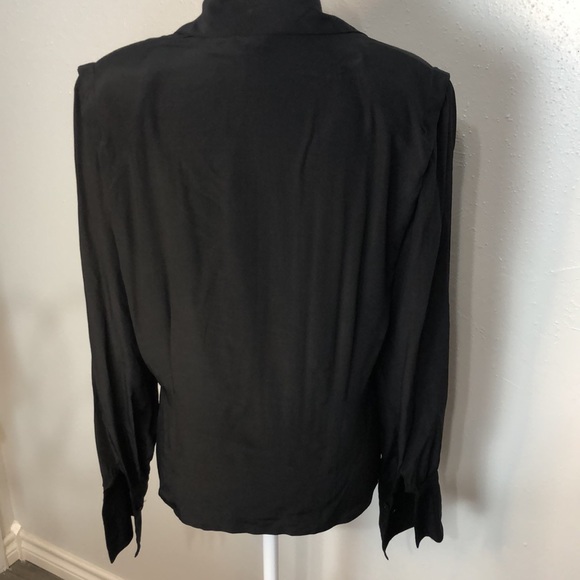 Vintage Lisa and Scott black silk blouse size 4 flattering - Picture 4 of 5